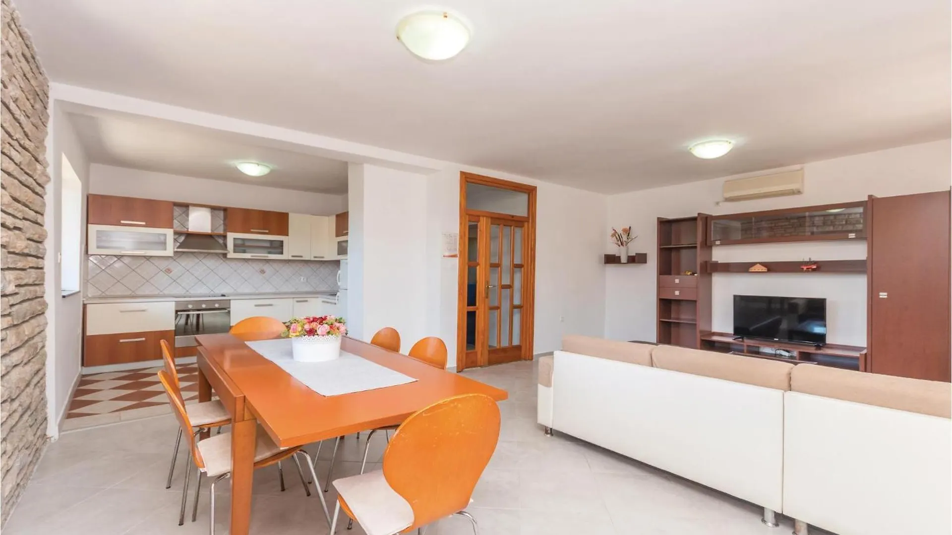 Gorgeous Home In Bibinje With House Sea View 0*,